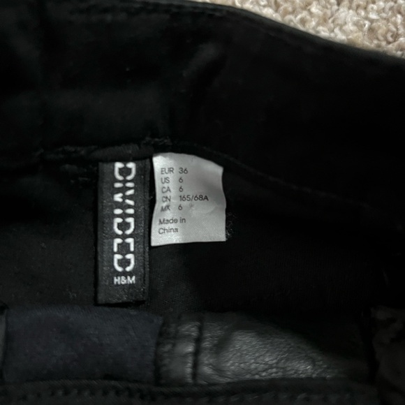 H&M Divided Shorts - Picture 3 of 3